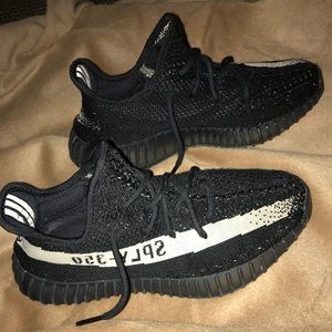 Yeezy’s 350 Boost V2 Oreos